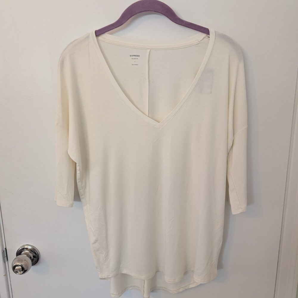 Relaxed V-Neck Three Quarter Sleeve London Tee - SZ Small - NWT - Picture 3 of 9